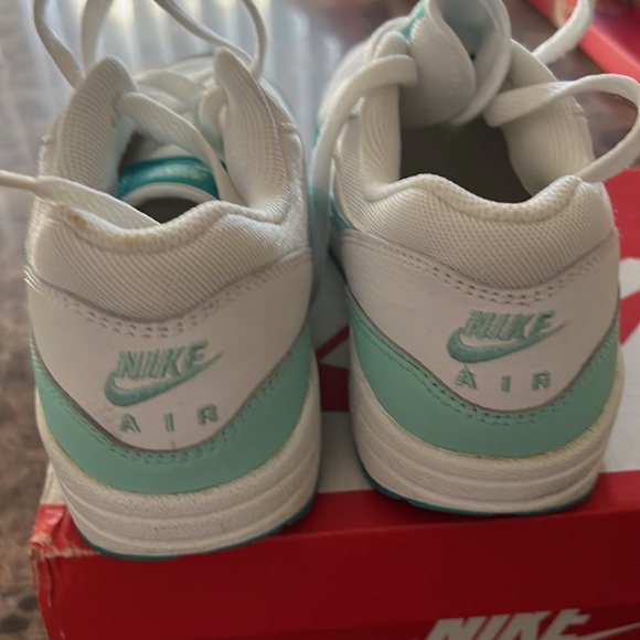 Women’s Nike Air Max 1 Essential - Picture 4 of 4